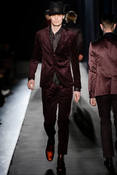 Look 13